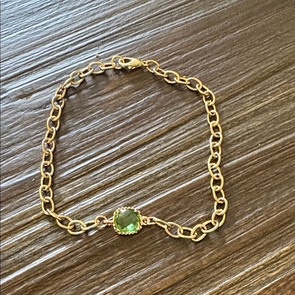 Elegant Gold Bracelet with Green Gemstone